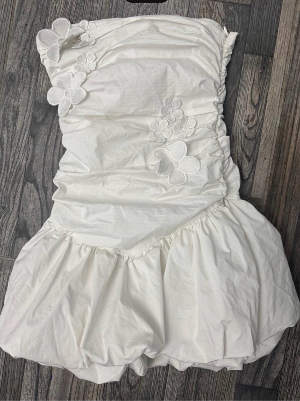 White Fox Women white sleeveless ruffle dress with flowers - size XXS